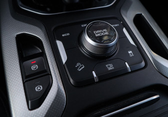 Подержанный автомобиль Geely Okavango 2022 года (23 фото)