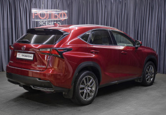 Подержанный автомобиль Lexus NX 2015 года (5 фото)
