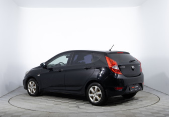 Подержанный автомобиль Hyundai Solaris Hatchback 2012 года (7 фото)