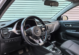 Подержанный автомобиль Kia Rio Hatchback 2021 года (15 фото)