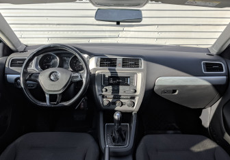 Подержанный автомобиль Volkswagen Jetta Sedan 2016 года (14 фото)