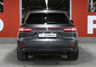 Подержанный автомобиль Porsche Cayenne 2019 года (6 фото)