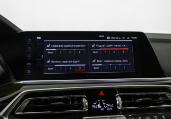 Подержанный автомобиль BMW X5 2019 года (20 фото)