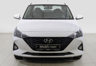 Подержанный автомобиль Hyundai Solaris Sedan 2022 года (2 фото)