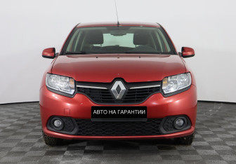 Подержанный автомобиль Renault Sandero 2016 года (2 фото)