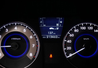 Подержанный автомобиль Hyundai Solaris Sedan 2011 года (13 фото)