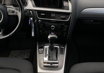 Подержанный автомобиль Audi A4 Sedan 2013 года (12 фото)