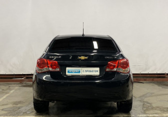 Подержанный автомобиль Chevrolet Cruze Sedan 2010 года (6 фото)