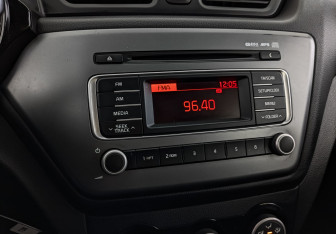 Подержанный автомобиль Kia Rio Sedan 2016 года (20 фото)