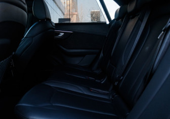 Подержанный автомобиль Audi Q8 2019 года (19 фото)