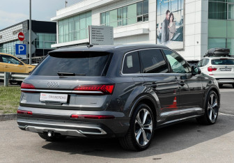 Подержанный автомобиль Audi Q7 2021 года (5 фото)