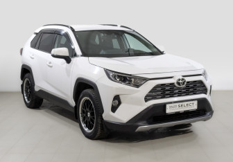 Подержанный автомобиль Toyota RAV4 2021 года (3 фото)