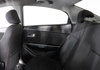 Подержанный автомобиль Kia Rio Sedan 2013 года (12 фото)