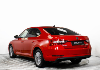 Подержанный автомобиль Skoda Superb Liftback 2016 года (7 фото)