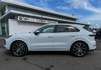 Подержанный автомобиль Porsche Cayenne 2020 года (8 фото)