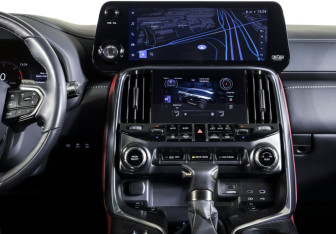 Подержанный автомобиль Lexus LX 2025 года (17 фото)