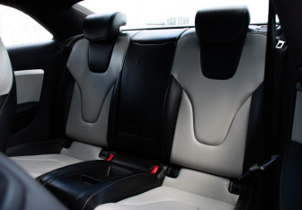 Подержанный автомобиль Audi S5 Coupe 2012 года (12 фото)