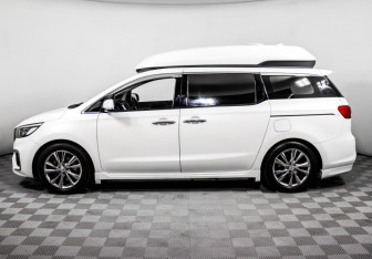 Подержанный автомобиль Kia Carnival 2019 года (8 фото)