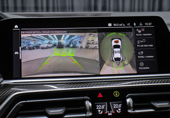 Подержанный автомобиль BMW X6 2020 года (19 фото)