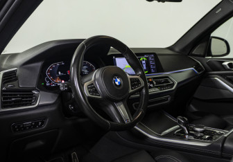 Подержанный автомобиль BMW X5 2019 года (10 фото)