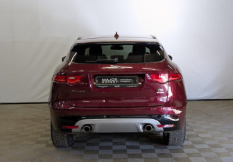 Подержанный автомобиль Jaguar F-Pace 2016 года (6 фото)