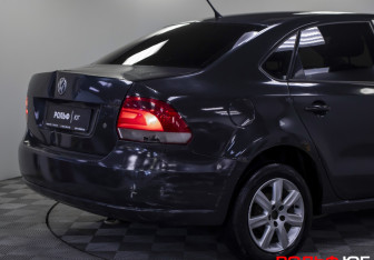 Подержанный автомобиль Volkswagen Polo Sedan 2011 года (22 фото)