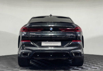 Подержанный автомобиль BMW X6 2022 года (4 фото)