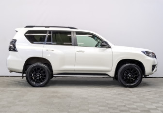 Подержанный автомобиль Toyota Land Cruiser Prado 2021 года (4 фото)