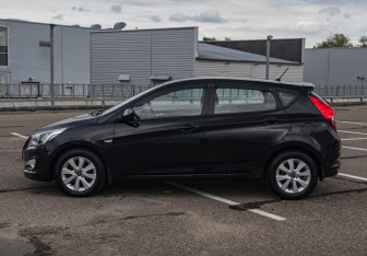 Подержанный автомобиль Hyundai Solaris Hatchback 2016 года (8 фото)