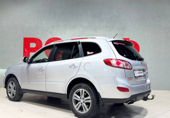 Подержанный автомобиль Hyundai Santa Fe 2010 года (5 фото)