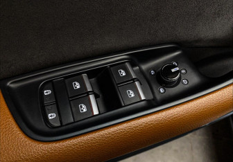 Подержанный автомобиль Audi Q8 2018 года (15 фото)