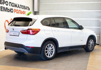 Подержанный автомобиль BMW X1 2015 года (4 фото)