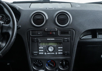 Подержанный автомобиль Ford Fusion 2007 года (11 фото)