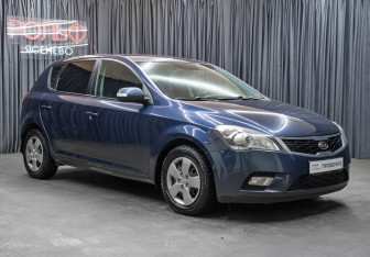 Подержанный автомобиль Kia Ceed Hatchback 2010 года (3 фото)