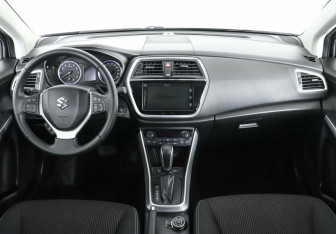 Подержанный автомобиль Suzuki SX4 Hatchback 2021 года (6 фото)