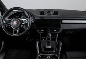 Подержанный автомобиль Porsche Cayenne 2023 года (12 фото)
