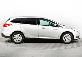 Подержанный автомобиль Ford Focus Wagon 2017 года (4 фото)
