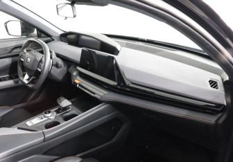 Подержанный автомобиль Changan UNI-V 2023 года (10 фото)