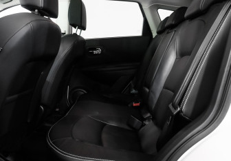 Подержанный автомобиль Nissan Qashqai 2013 года (10 фото)