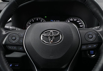 Подержанный автомобиль Toyota RAV4 2019 года (18 фото)