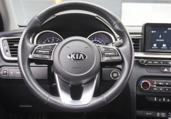 Подержанный автомобиль Kia Ceed Hatchback 2018 года (15 фото)