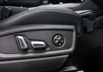 Подержанный автомобиль Audi Q5 2025 года (8 фото)