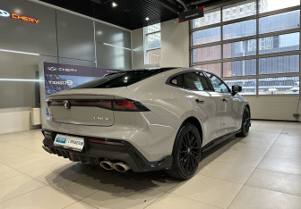 Подержанный автомобиль Changan UNI-V 2023 года (4 фото)