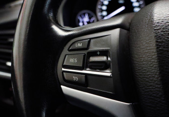 Подержанный автомобиль BMW X5 2015 года (20 фото)