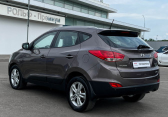 Подержанный автомобиль Hyundai ix35 2011 года (7 фото)