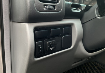 Подержанный автомобиль Toyota Land Cruiser Suv 2000 года (19 фото)