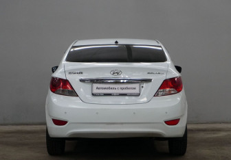 Подержанный автомобиль Hyundai Solaris Sedan 2012 года (6 фото)