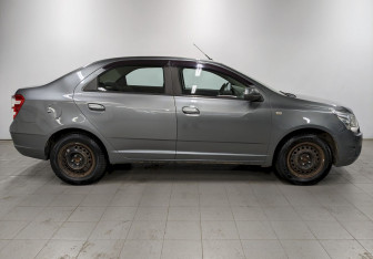 Подержанный автомобиль Chevrolet Cobalt Sedan 2012 года (4 фото)