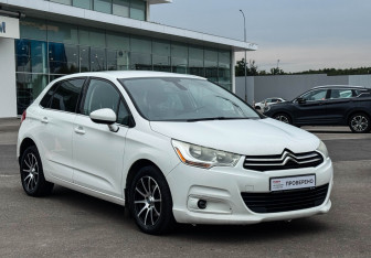 Подержанный автомобиль Citroen C4 Hatchback 2012 года (3 фото)