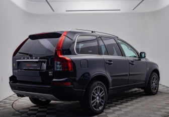 Подержанный автомобиль Volvo XC90 2006 года (5 фото)